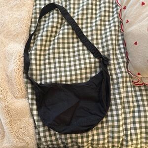 Medium crescent Baggu bag